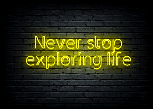 Led neono iškaba  "Never stop exploring life"