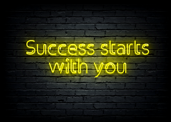 Led neono iškaba "Success starts with you"