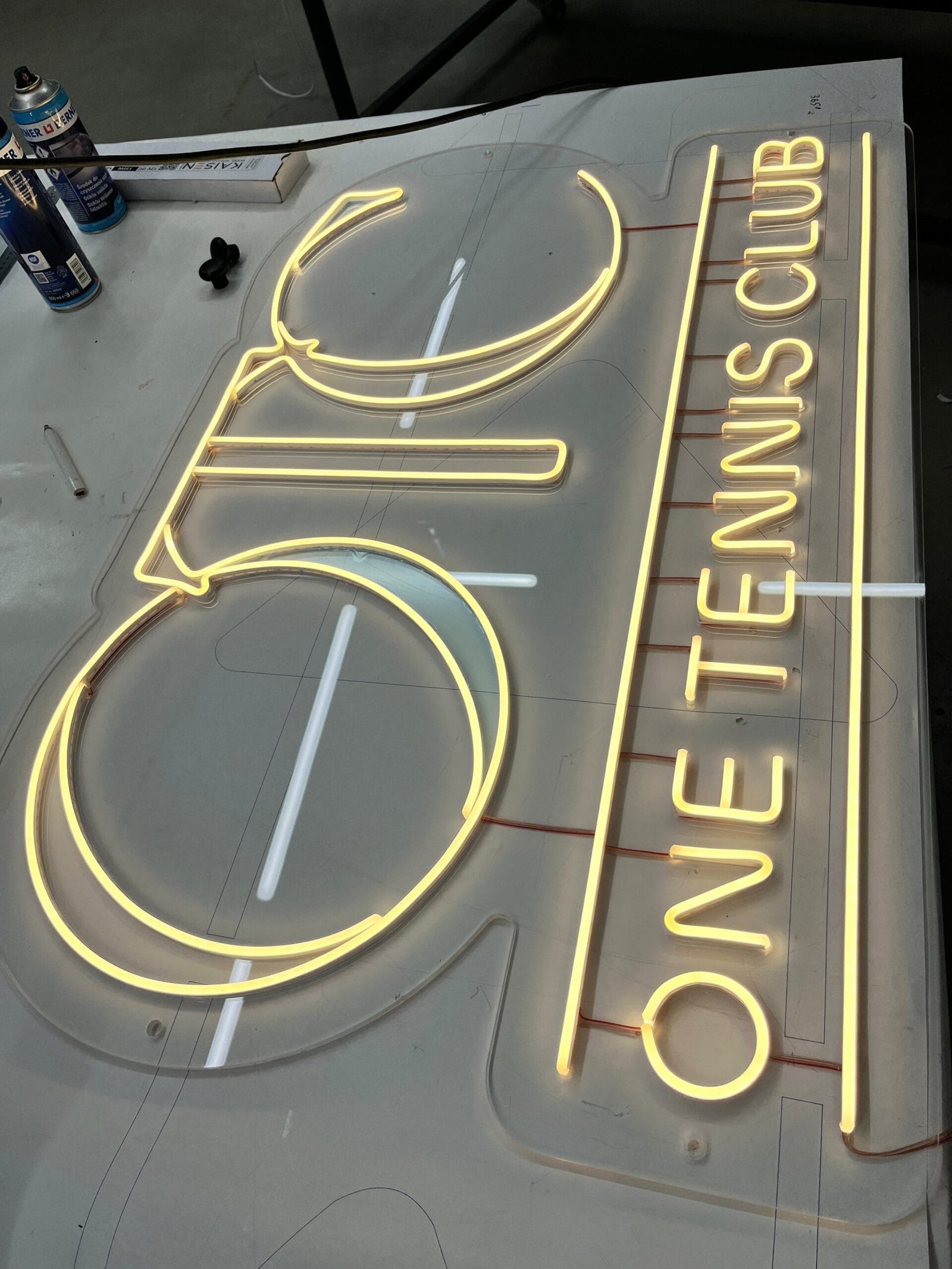 LED neoninis užrašas teniso kourtams ledneon.lt