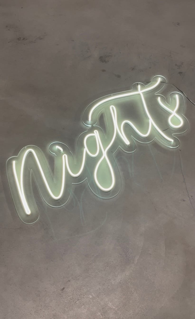 trending LED neoniniai ženklai iškabos tekstai žodiniai užrašai jaunimui