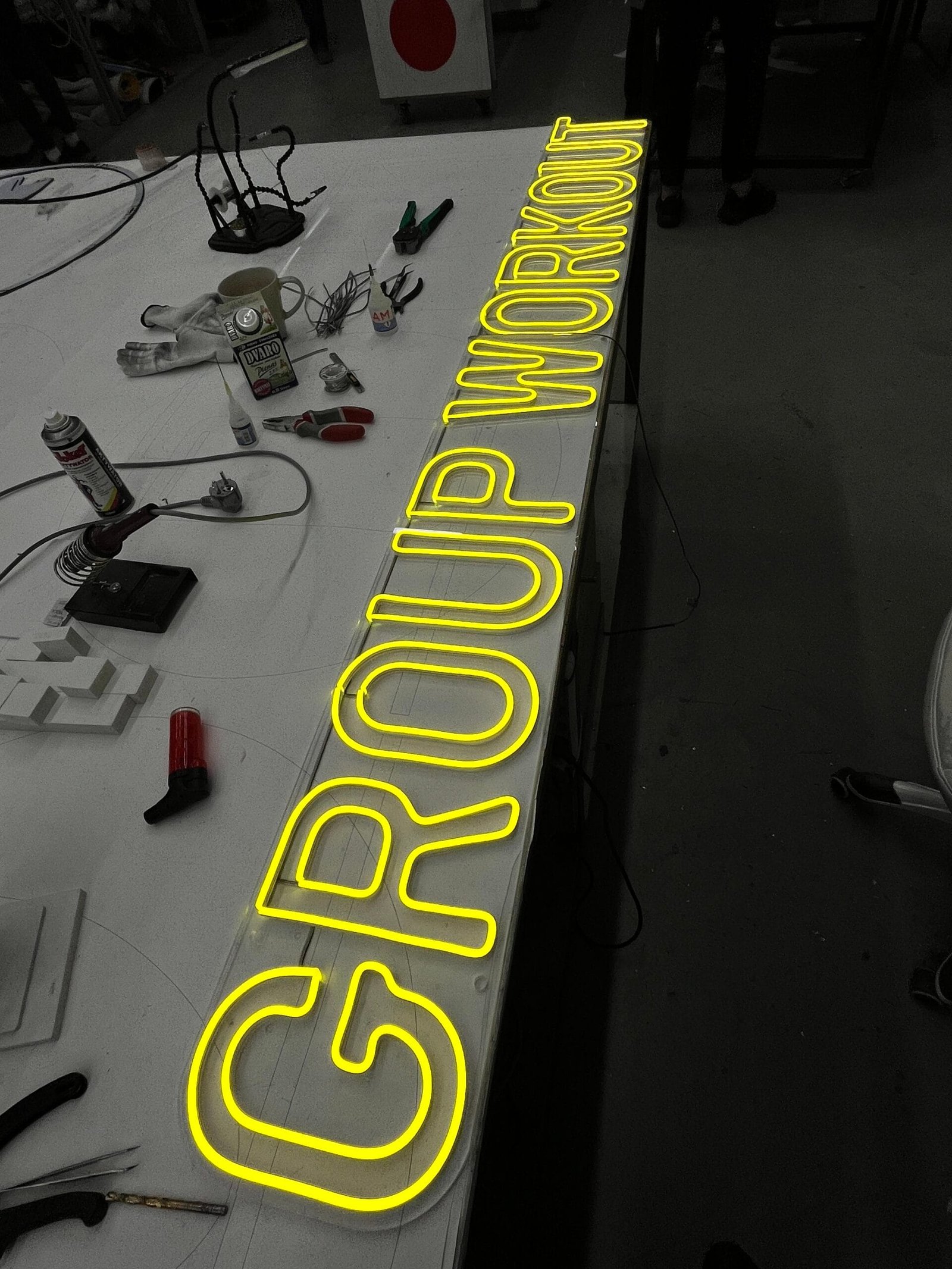 LED neoninė iškaba ir užrašai logotipai verslams