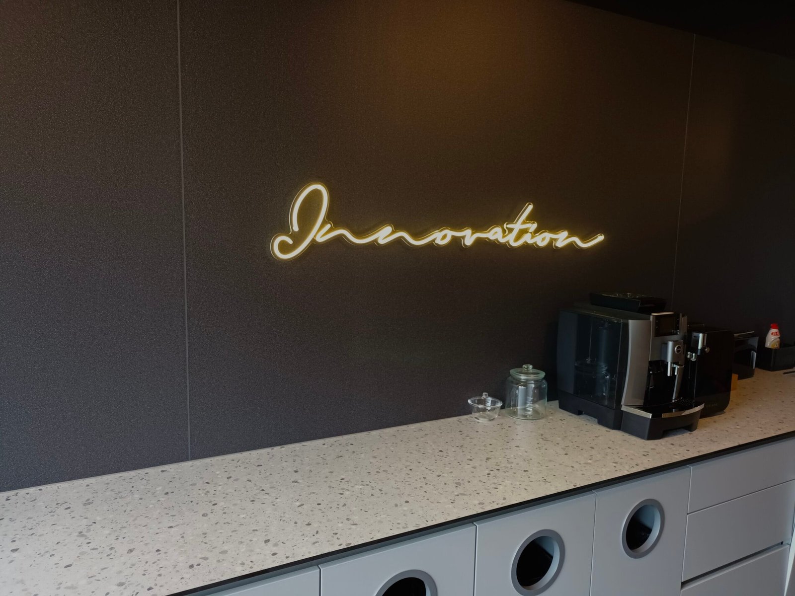 innovation LED neoninis užrašas iškaba ledneon.lt