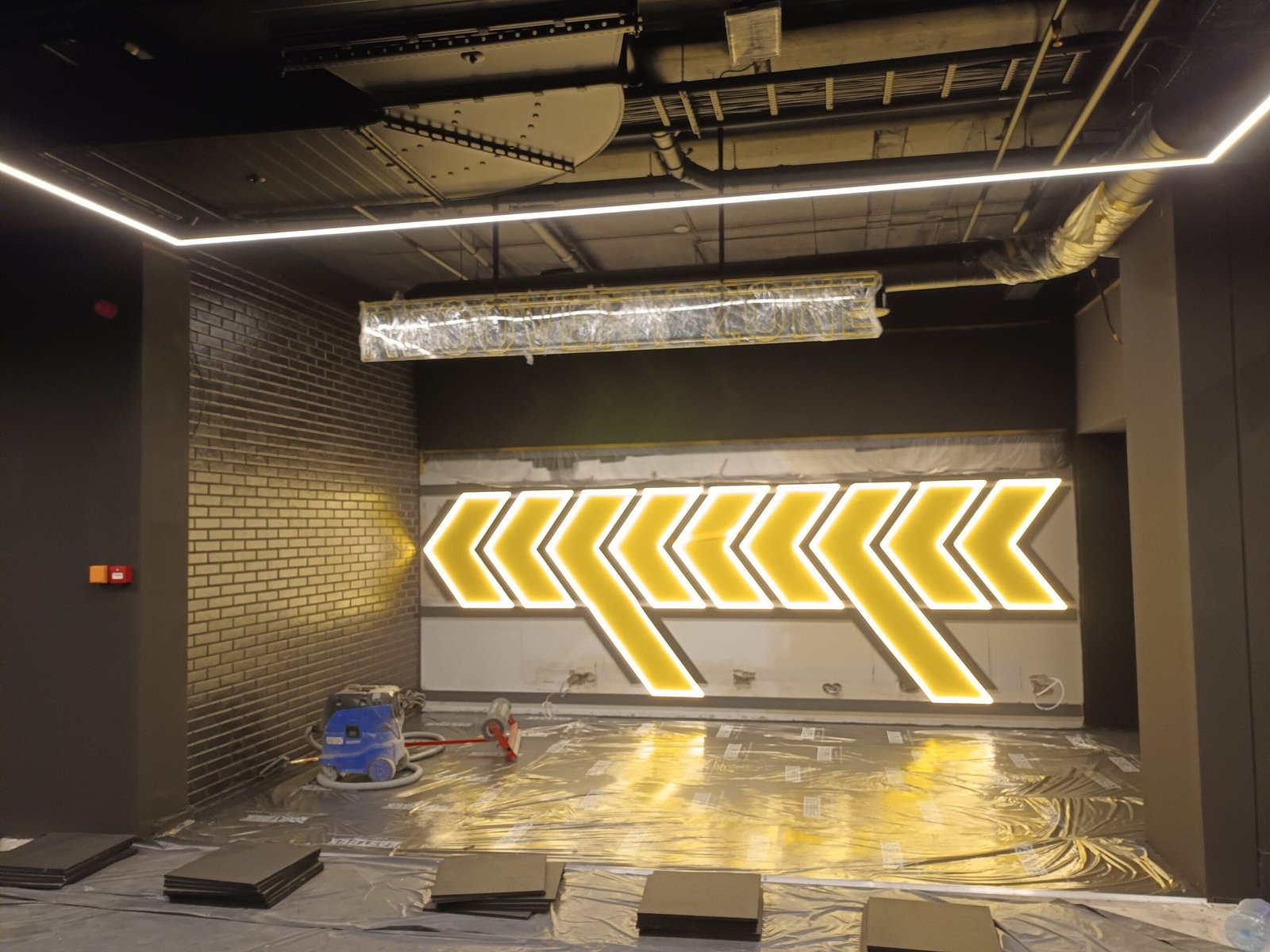 Sporto salių apdaila ledneon.lt