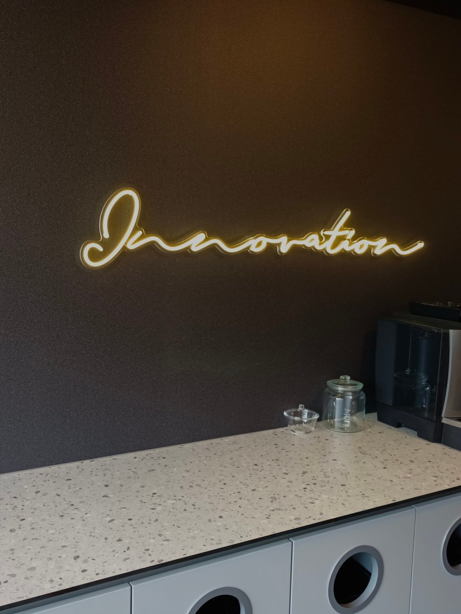 innovation LED neoninis užrašas iškaba ledneon.lt