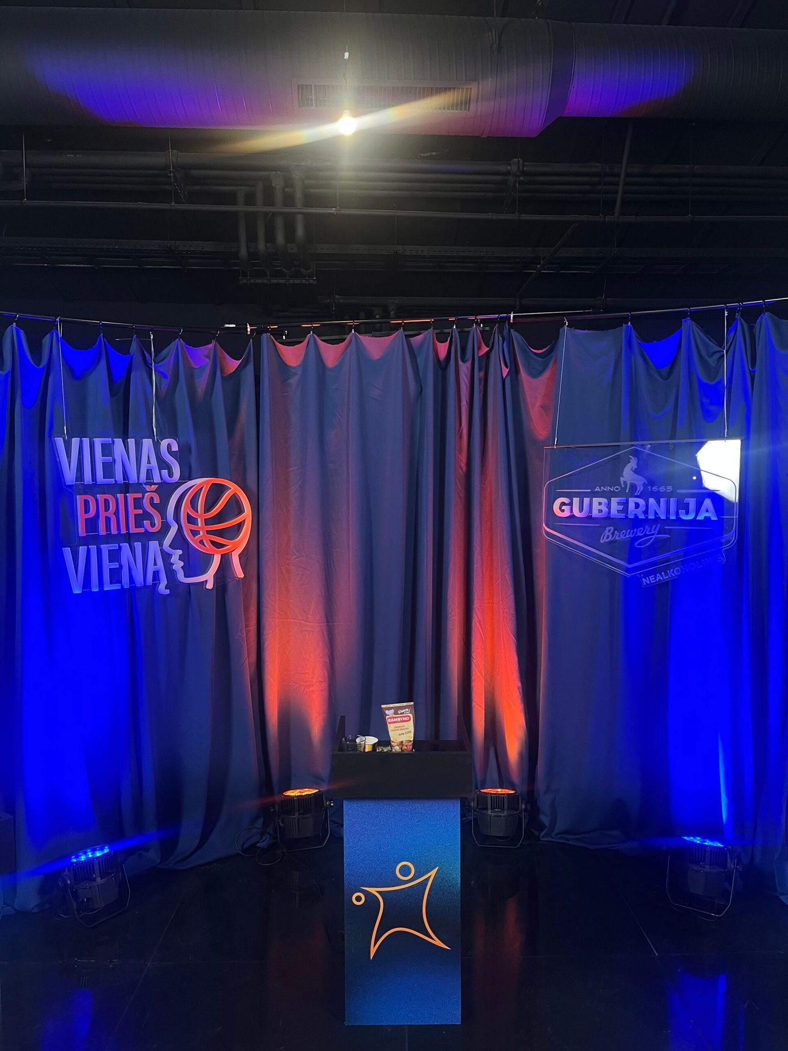 LED neoniniai ženklai studijoje Vilniuje — Ledneon.lt
